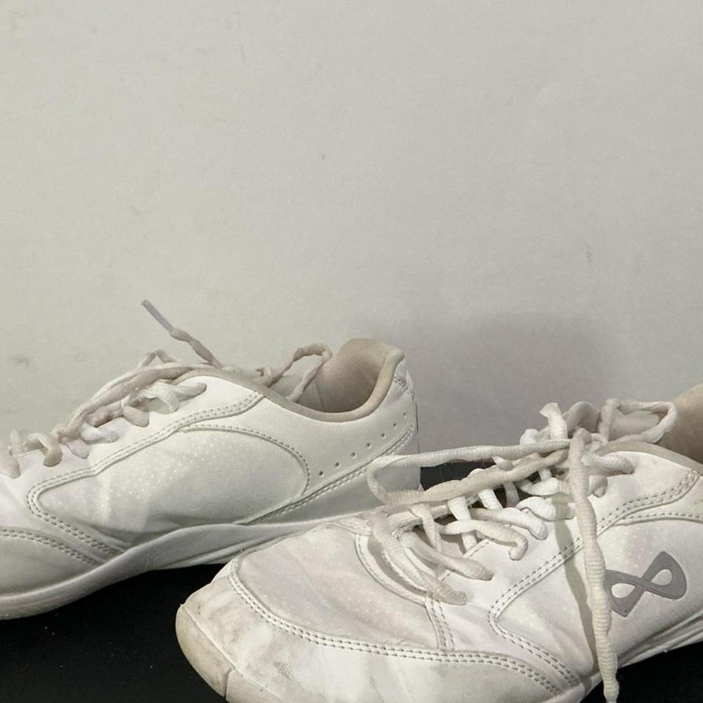 Nfinity Fearless Womens Cheer Shoes White Gray NFS-2023-00 Size 9.5